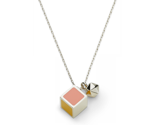 Catena di regolazione a tre lunghezze con pendente a forma di cubo smaltato rosa e giallo chantilly, chiusura con moschettone 